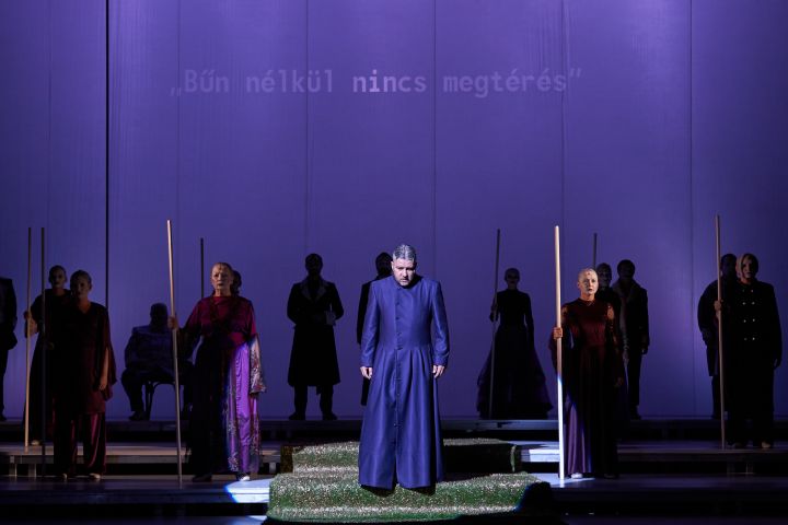 Szőcs Géza Raszputyinja decemberben a Móricz Zsigmond  Színházban vendégszerepel