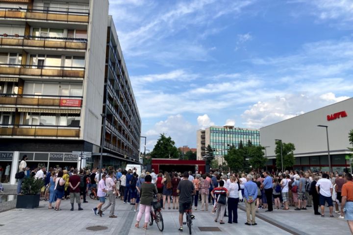 Zenés felvonulással és nagyszabású műsorokkal vette kezdetét a IV. Veszprémi Rátonyi Róbert Operettfesztivál