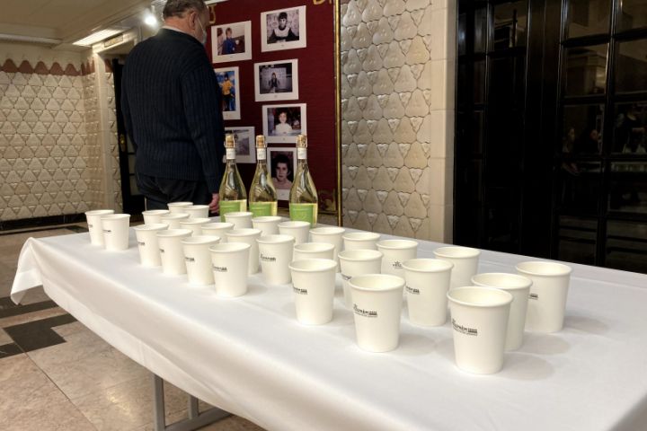 „Ilyenek voltunk...” különleges kiállítás A tanítónő zártkapus főpróbája előtt