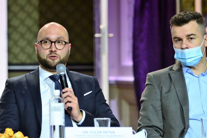 Dr. Fülöp Péter, a kaposvári Csiky Gergely Színház igazgatója és Kirják Róbert, a nyíregyházi teátrum direktora