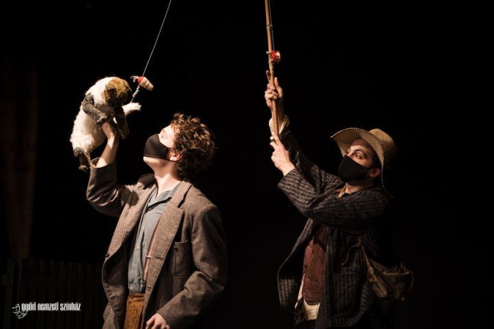 A Győri Nemzeti Színház nem engedi el közönségének kezét