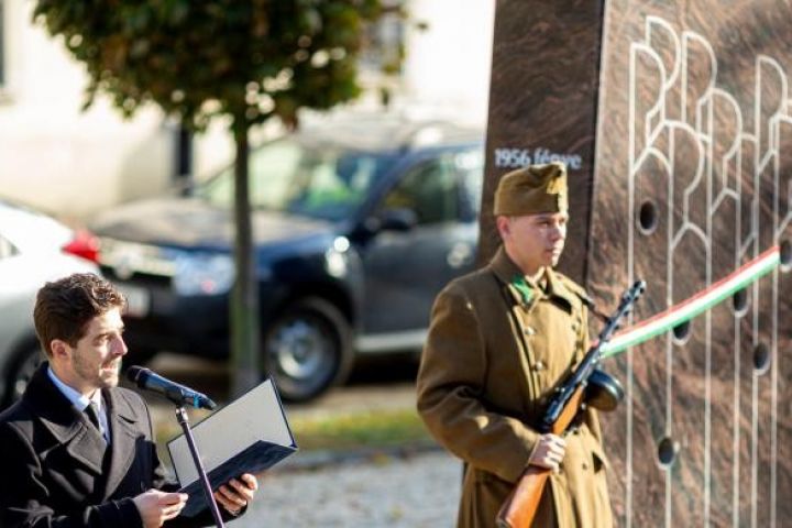 A Soproni Petőfi Színház színészei az október 23-i megemlékezésen