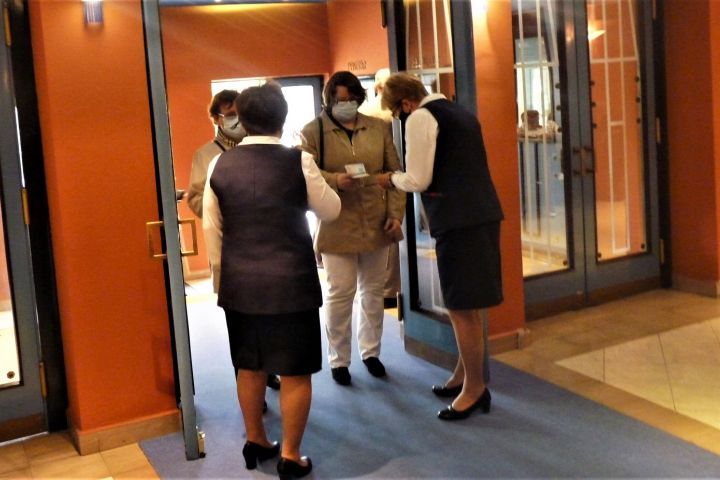 A védettségi igazolványokat természetesen mindenkinek magával kell hoznia