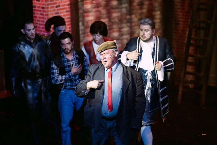 A padlás: bérletszünetben!