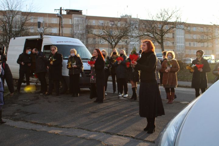 „Jót tenni jó Veszprémben!”: Átadtuk karácsonyi ajándékunkat a Völgyikút Idősek Otthona lakóinak