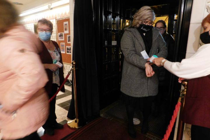 Biztonságos bemutató a Veszprémi Petőfi Színházban