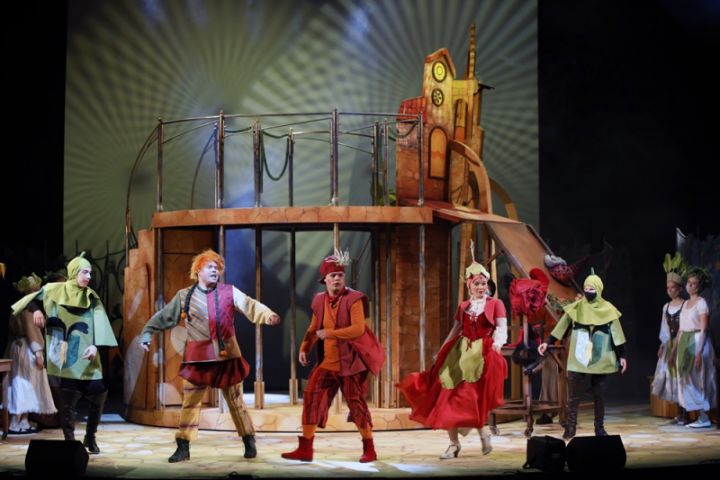 „Ő egy igazi póré kópé” – Hagymácska mesemusical a Veszprémi Petőfi Színházban