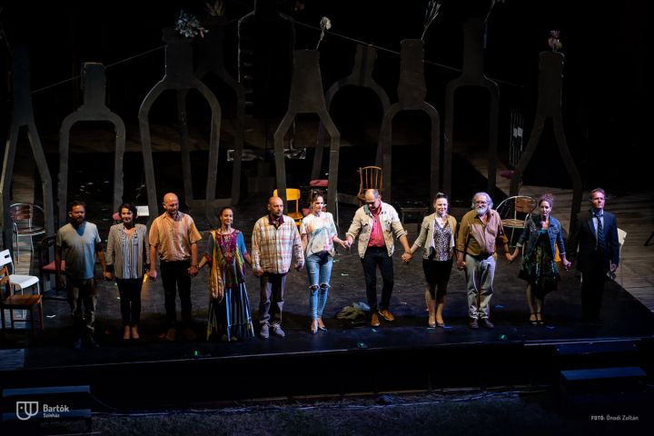 A nyári fesztiválmeghívások sorát a Szentendrei Skanzenben kezdte a Bartók Kamaraszínház