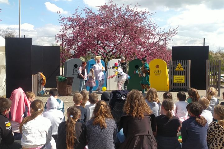 Elindult „Maradj az óvodában, iskolában, majd mi megyünk!” programsorozatunk