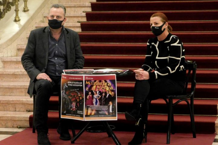 „Jót tenni jó Veszprémben!” kezdeményezéssel, újrabérletezéssel és a színház gyógyító erejével segít decemberben a Veszprémi Petőfi Színház