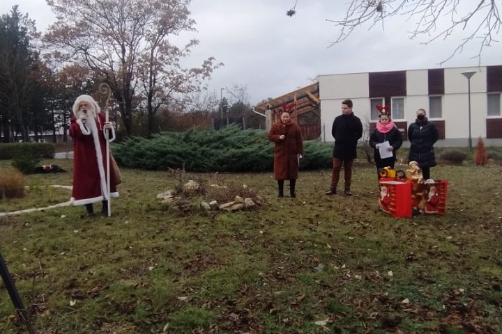 A Fenyveserdő Gyermekotthon lakóit leptük meg Mikulás alkalmából