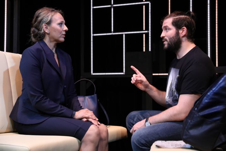 Pokorny Lia és Király Dániel, a többszörös VIDOR díjazott Keresztül- kasul előadásban visszatérnek november 18-án a Móricz Zsigmond  Színházba!