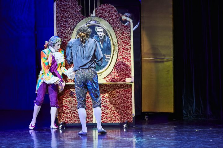 Farinelli: The show must go on