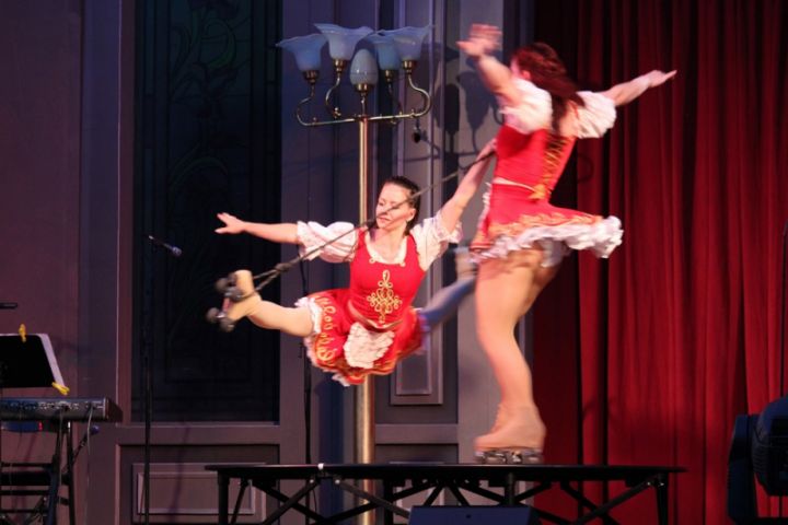 Zenés felvonulással és nagyszabású műsorokkal vette kezdetét a IV. Veszprémi Rátonyi Róbert Operettfesztivál