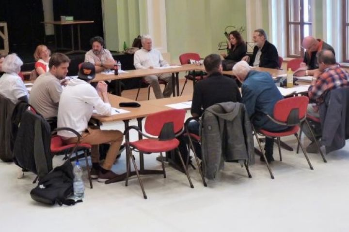 István király színre lép