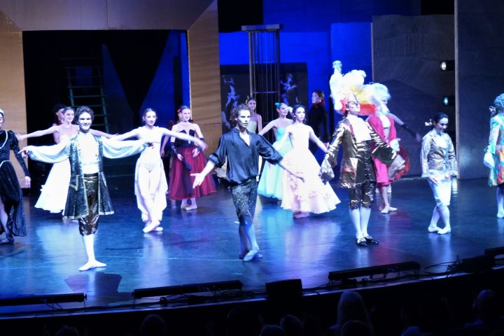 Farinelli: The show must go on