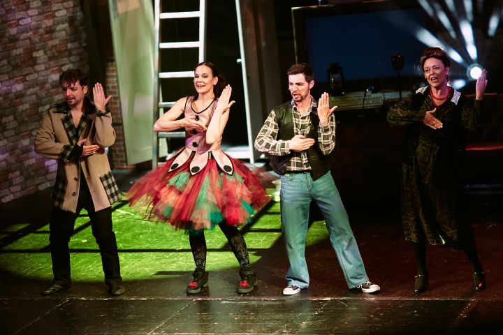 Nyílik a Varázskönyv