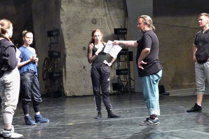 Farinelli: próbák a barlangban