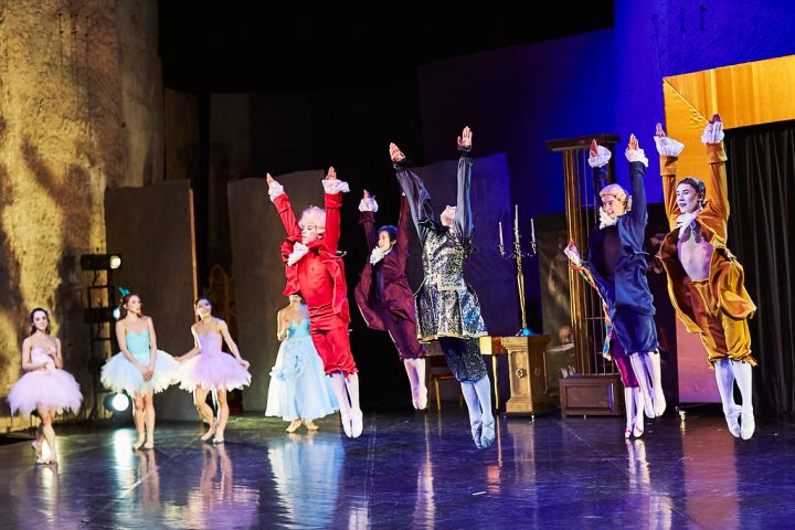 Farinelli: The show must go on