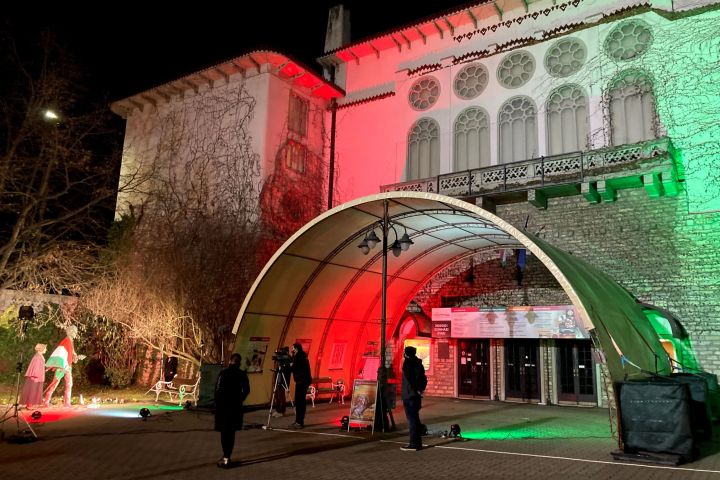 VESZPRÉMI PETŐFIgyelő címmel készít videót a Veszprémi Petőfi Színház március 15. alkalmából
