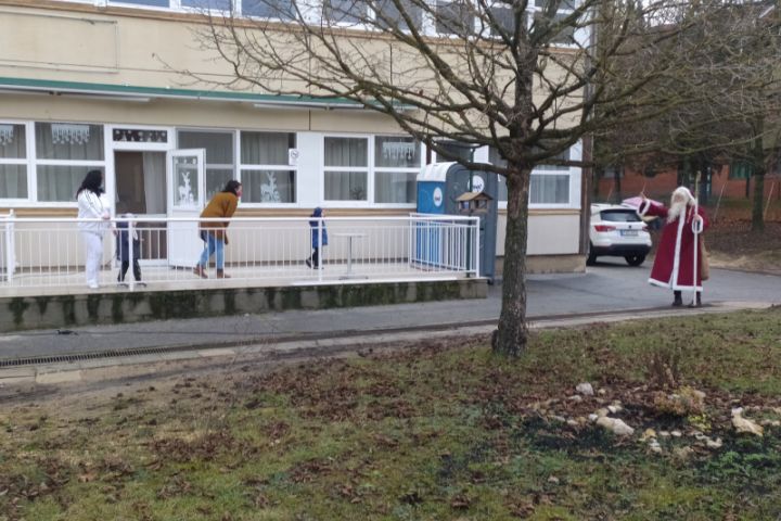 A Fenyveserdő Gyermekotthon lakóit leptük meg Mikulás alkalmából