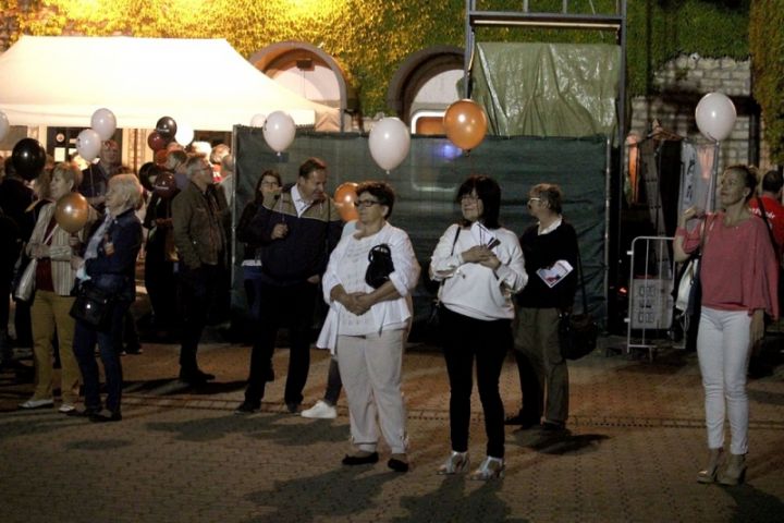 Lélekemelő, fergeteges Bérletek Éjszakája a Veszprémi Petőfi Színház előtti téren!