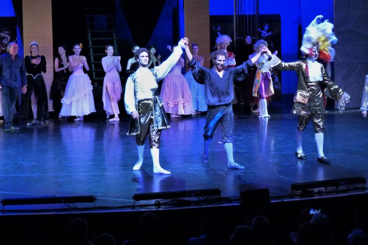 Farinelli: The show must go on