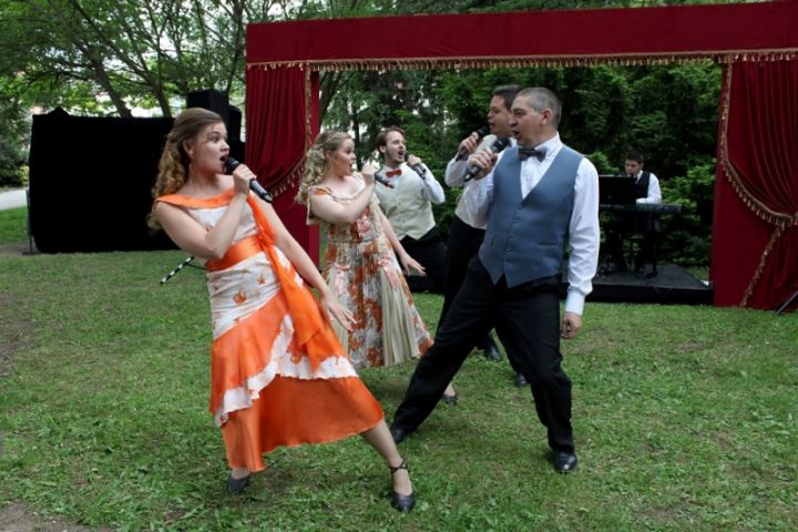 Operettpezsgés a IV. Veszprémi Rátonyi Róbert Operettfesztivál második napján