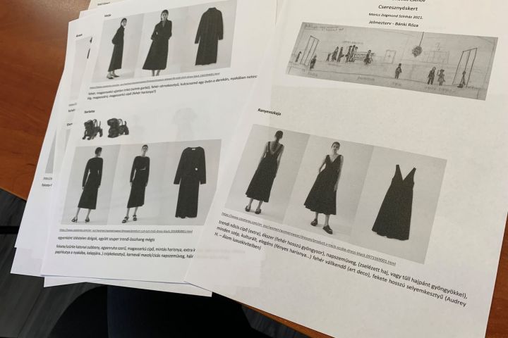 Cseresznyéskert díszlettel