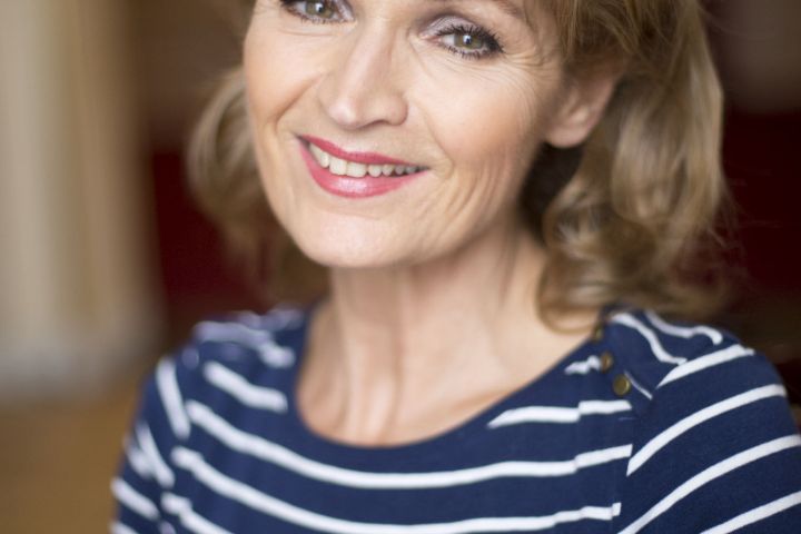 Vásári Mónika visszatért!