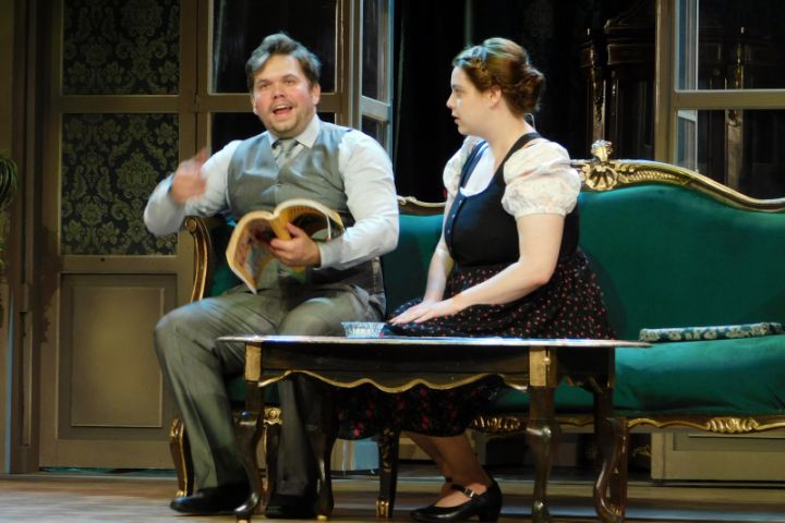 Egy csók és más semmi operett a Veszprémi Petőfi Színház színpadán