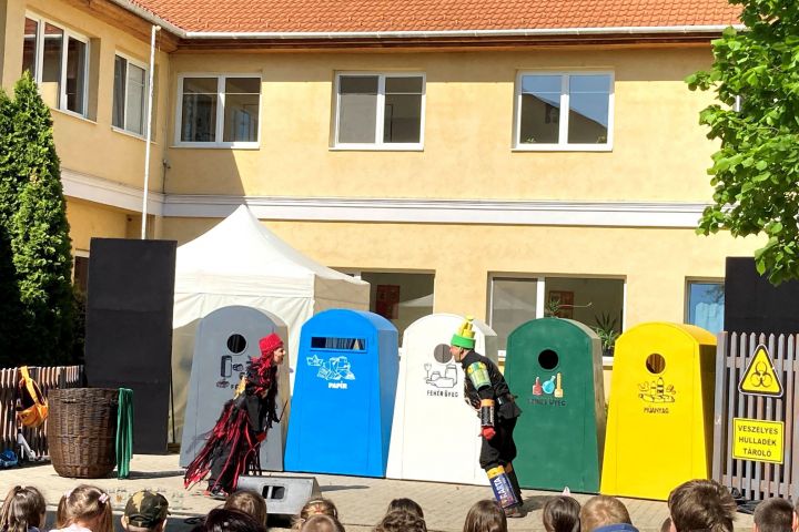 Elindult „Maradj az óvodában, iskolában, majd mi megyünk!” programsorozatunk