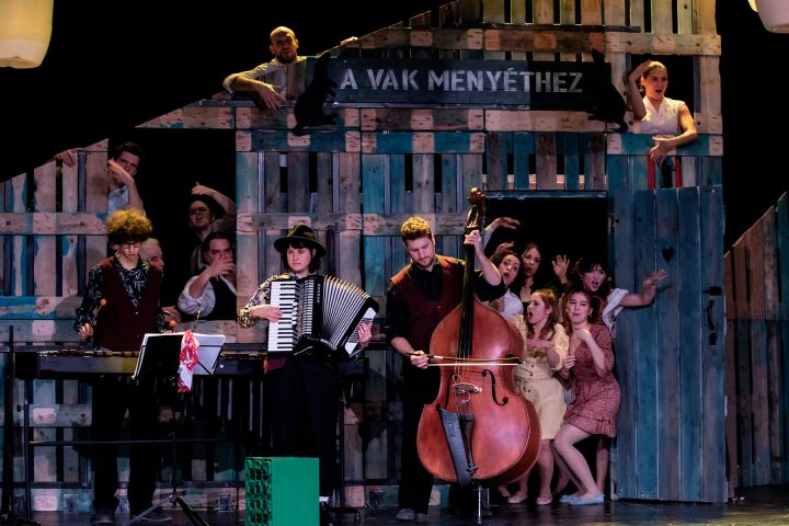 Liliomfi a Váci Dunakanyar Színházban