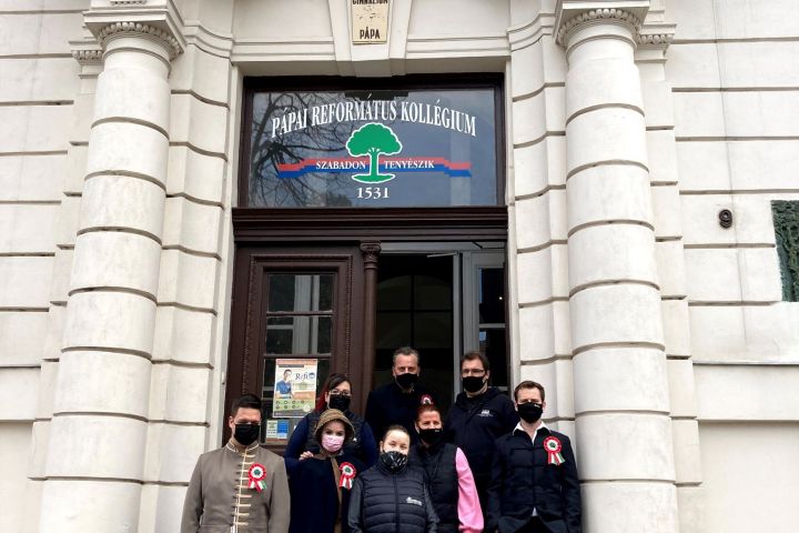 VESZPRÉMI PETŐFIgyelő címmel készít videót a Veszprémi Petőfi Színház március 15. alkalmából