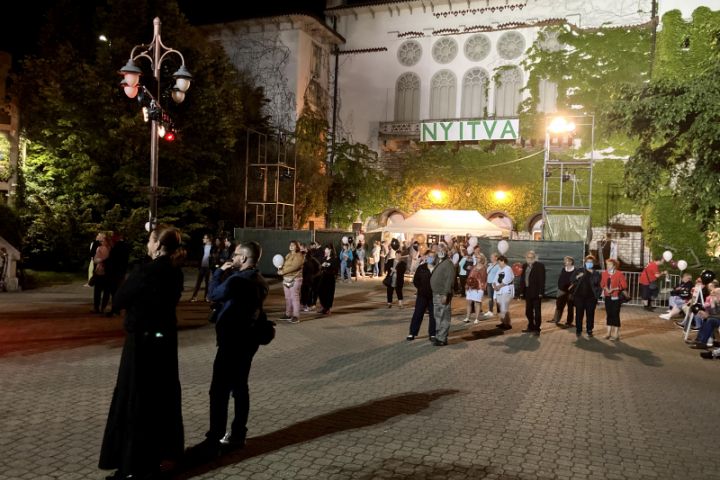 Lélekemelő, fergeteges Bérletek Éjszakája a Veszprémi Petőfi Színház előtti téren!