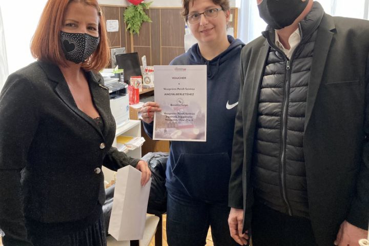 „Jót tenni jó Veszprémben!”: Angyalbérlettel leptünk meg három veszprémi családot