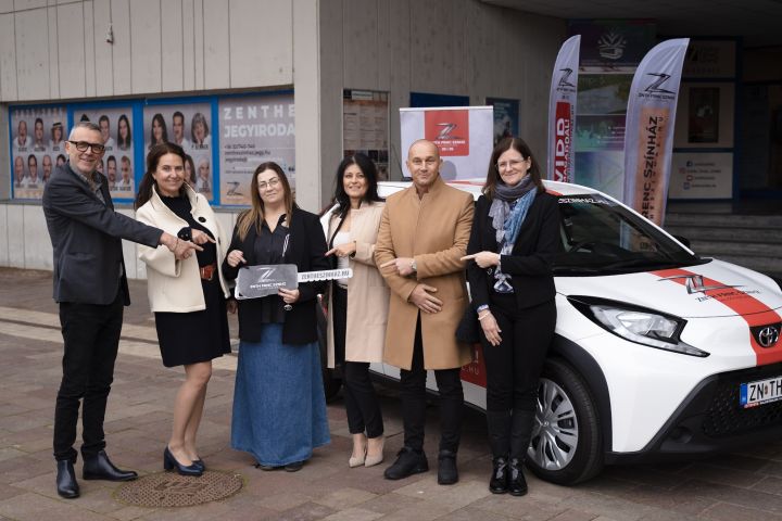 Átadták a „Vidd magaddal" reklámkampány fődíját a Zenthe Ferenc Színházban!