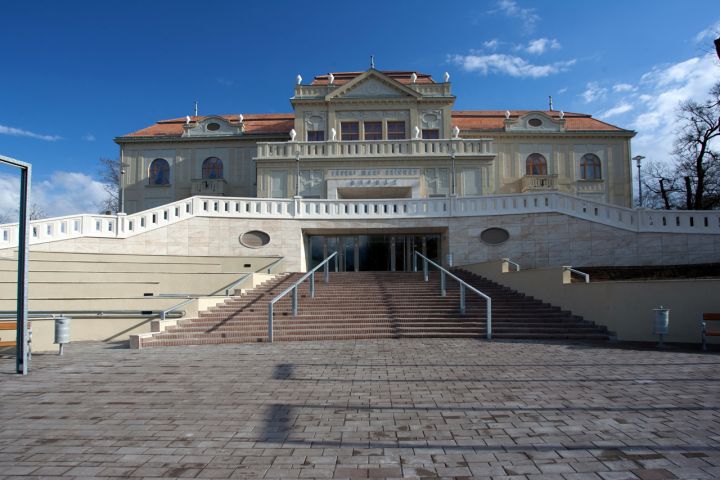 Jászai Mari Színház Évadhirdetése