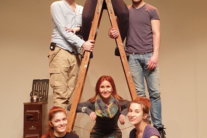 Ágacska köszönti a Karácsonyt