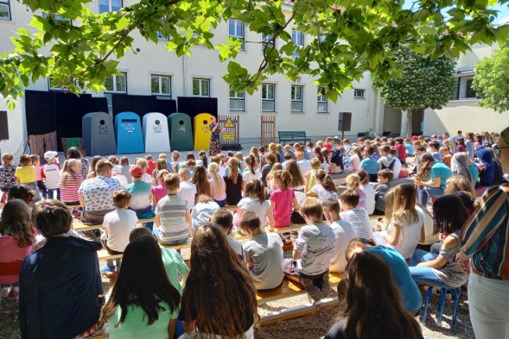34 intézmény, közel 3000 ifjú néző: „Maradj az óvodában, iskolában, majd mi megyünk!” programsorozatunk