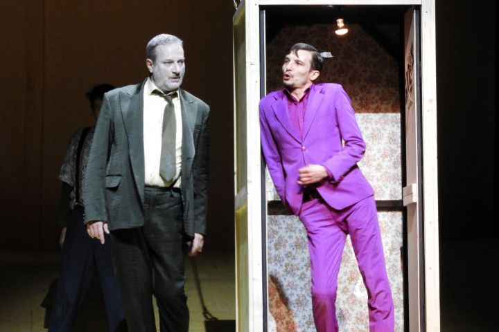 Kardos Róbert, Mikola Gergő / A revizor / Fotó: Mihóczy Mercédesz, Jászai Mari Színház