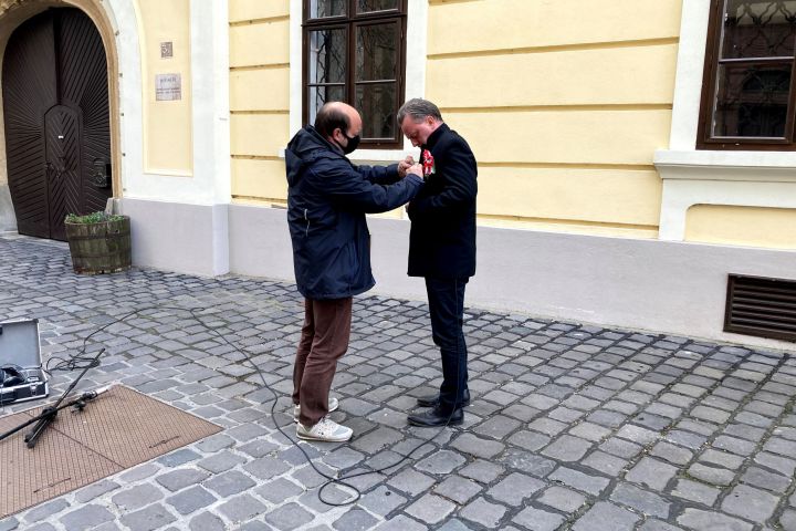 VESZPRÉMI PETŐFIgyelő címmel készít videót a Veszprémi Petőfi Színház március 15. alkalmából