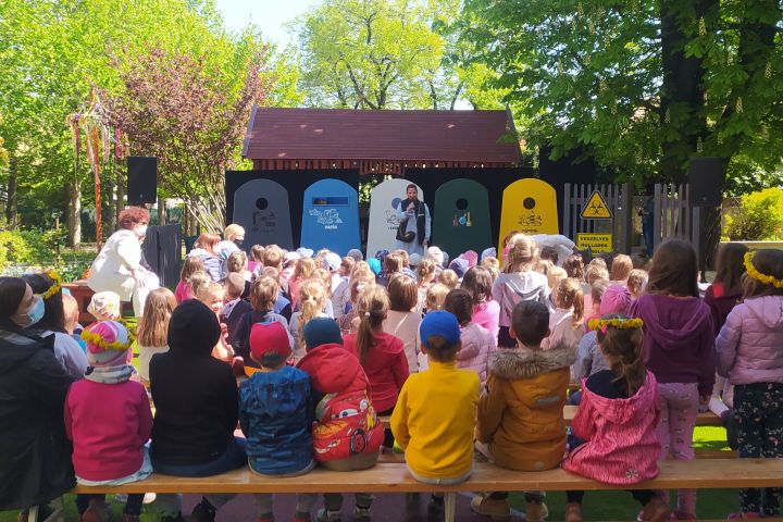 Elindult „Maradj az óvodában, iskolában, majd mi megyünk!” programsorozatunk