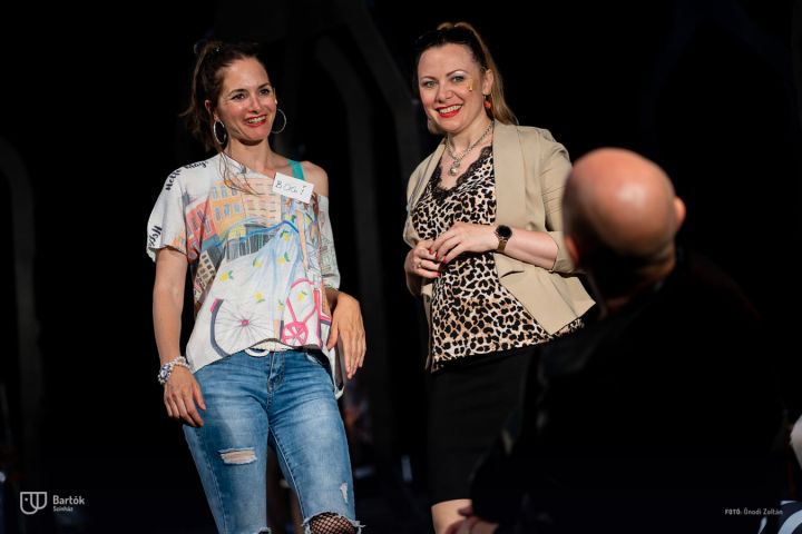 A nyári fesztiválmeghívások sorát a Szentendrei Skanzenben kezdte a Bartók Kamaraszínház