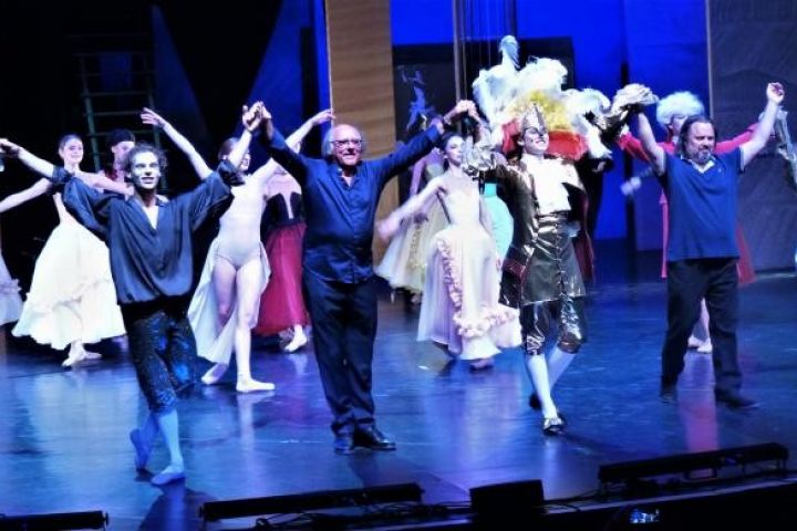 Farinelli: The show must go on