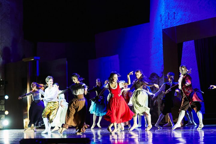 Farinelli: The show must go on