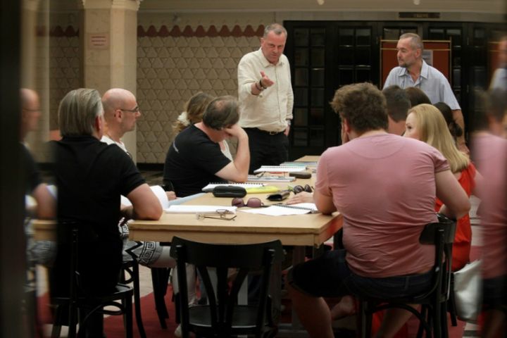 Megtartottuk 2021/22-es évadunk első nagyszínpadi bemutatójának, A hőstenornak az olvasópróbáját