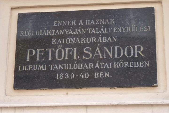 Költészet napi szellemidézés