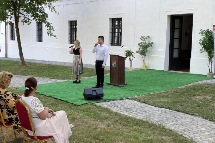 A Veszprémi Petőfi Színház Balatonalmádiban!