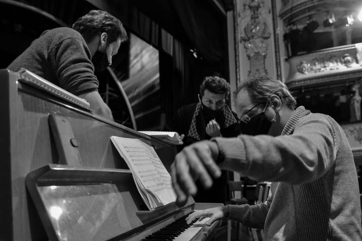 Ez történik a színfalak mögött – a miskolci teátrum mindent megmutat!